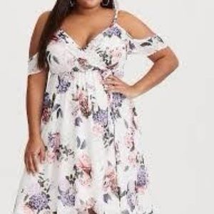 White dress with off the shoulder sleeves from torrid size 1 (14/16)